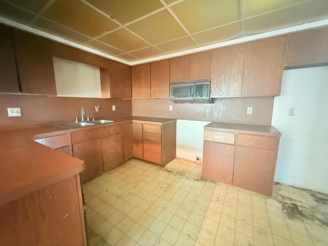 8265 Cypress Lane, Eden Prairie, MN 55347