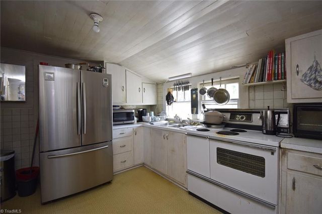 179 Glenn Carlton Road, Boomer, NC 28606