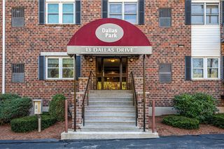 13 Dallas Dr 101, Dracut, MA 01826