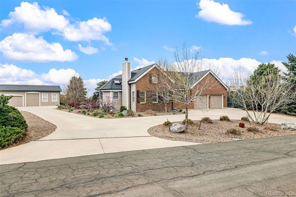 Image 2 of property listing at 6691 S Abilene Way, Centennial, CO 80111