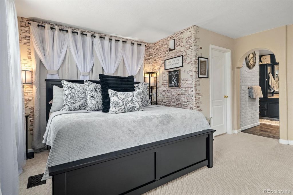 Image 24 of property listing at 6691 S Abilene Way, Centennial, CO 80111