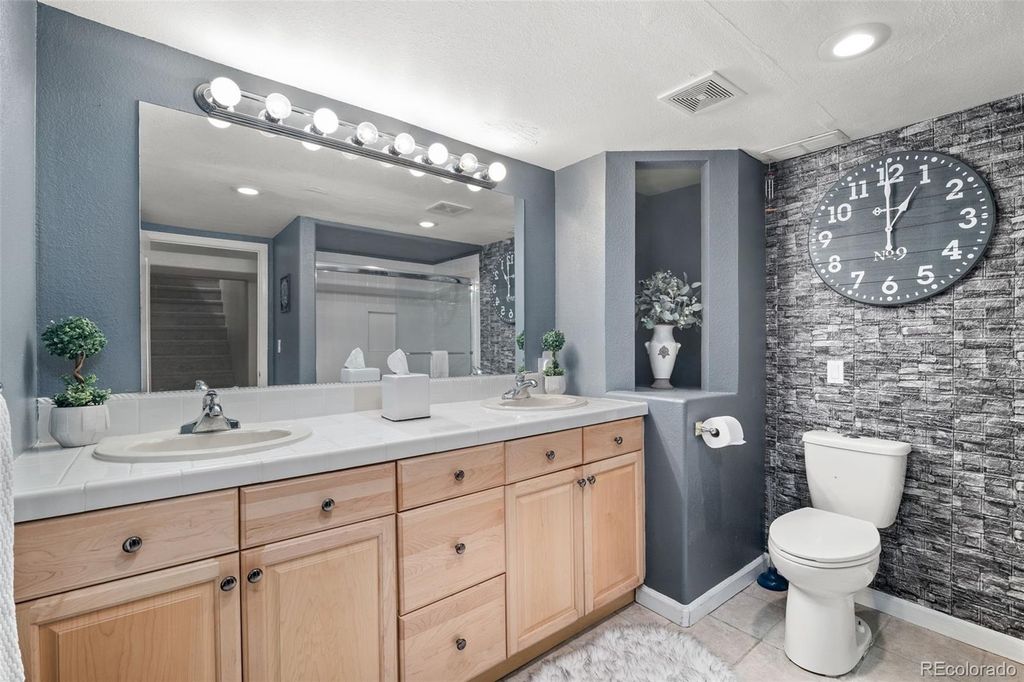 Image 39 of property listing at 6691 S Abilene Way, Centennial, CO 80111
