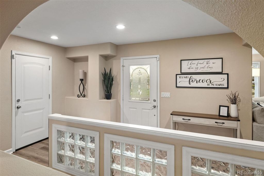 Image 5 of property listing at 6691 S Abilene Way, Centennial, CO 80111