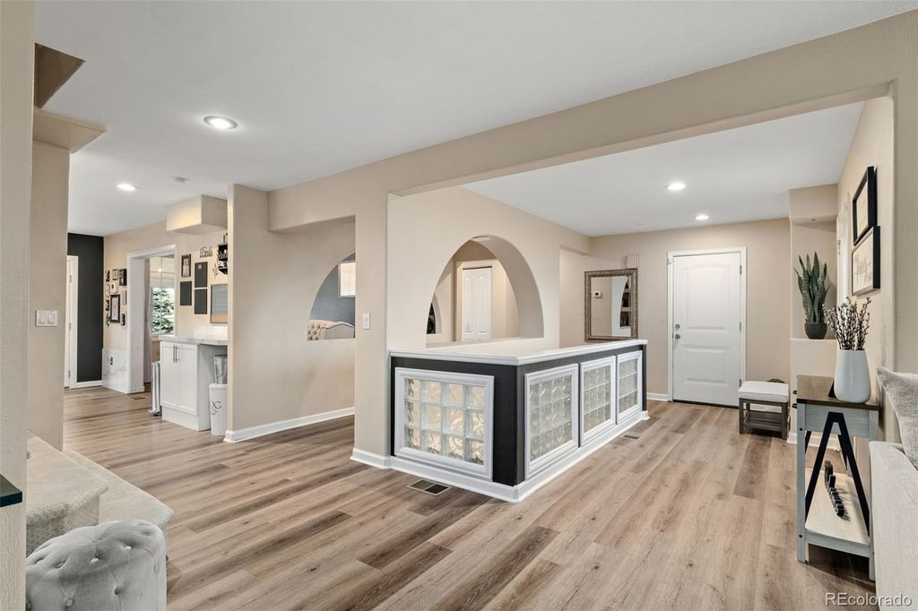 Image 6 of property listing at 6691 S Abilene Way, Centennial, CO 80111