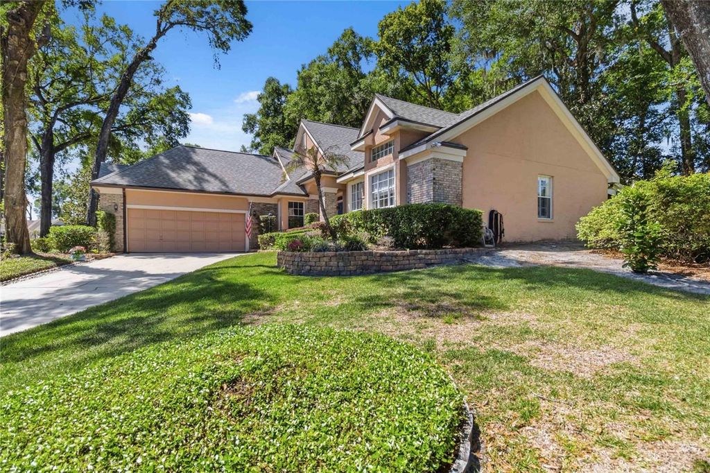 Image 2 of property listing at 2043 SAWGRASS DRIVE, Apopka, FL 32712