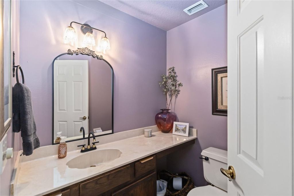 Image 14 of property listing at 2043 SAWGRASS DRIVE, Apopka, FL 32712