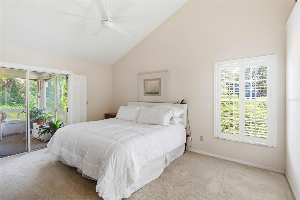 Image 15 of property listing at 2043 SAWGRASS DRIVE, Apopka, FL 32712