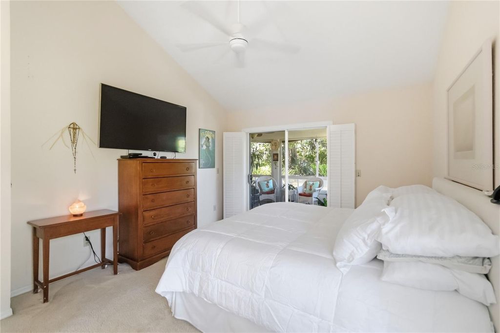 Image 16 of property listing at 2043 SAWGRASS DRIVE, Apopka, FL 32712