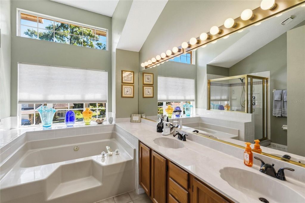 Image 18 of property listing at 2043 SAWGRASS DRIVE, Apopka, FL 32712