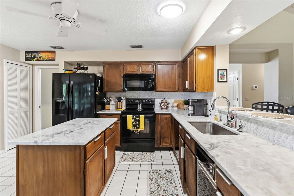 Image 8 of property listing at 2043 SAWGRASS DRIVE, Apopka, FL 32712