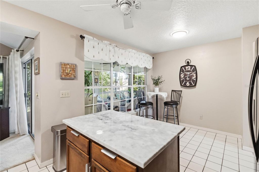Image 10 of property listing at 2043 SAWGRASS DRIVE, Apopka, FL 32712