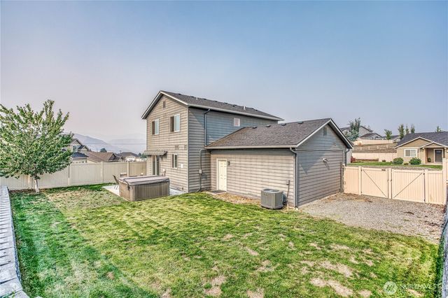 2202 Maryhill Street SE, East Wenatchee, WA 98802