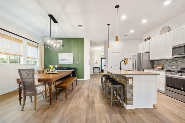 124 Patrick Herndon DR, Bastrop, TX 78602