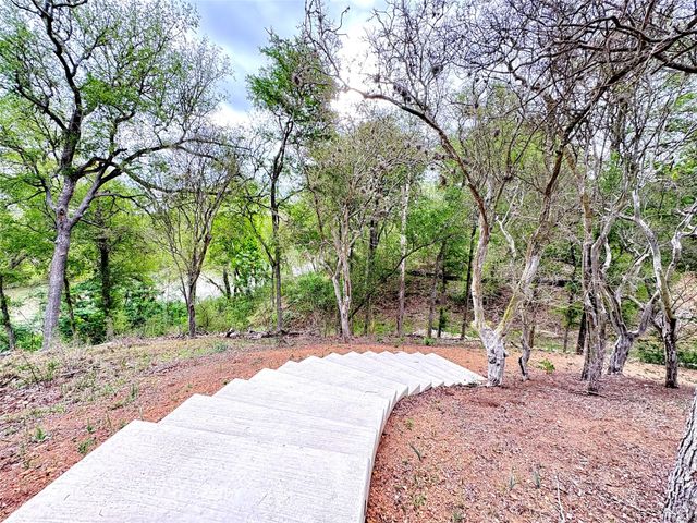 124 Patrick Herndon DR, Bastrop, TX 78602