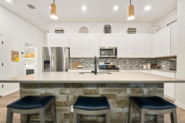 124 Patrick Herndon DR, Bastrop, TX 78602