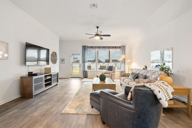 124 Patrick Herndon DR, Bastrop, TX 78602