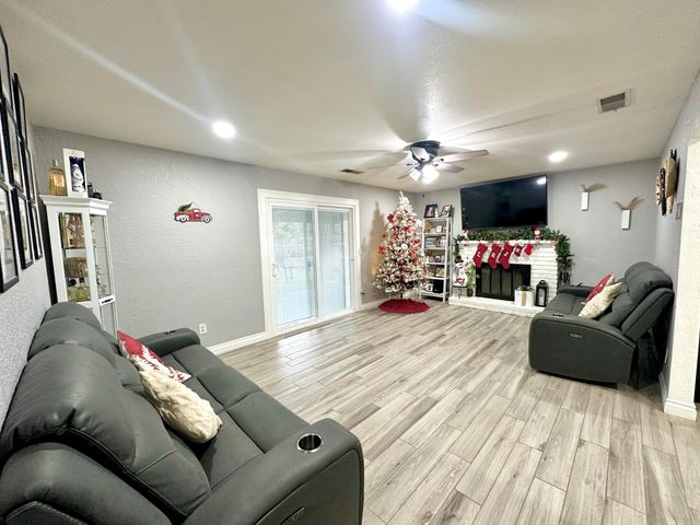 1060 W Thurman Avenue, Porterville, CA 93257