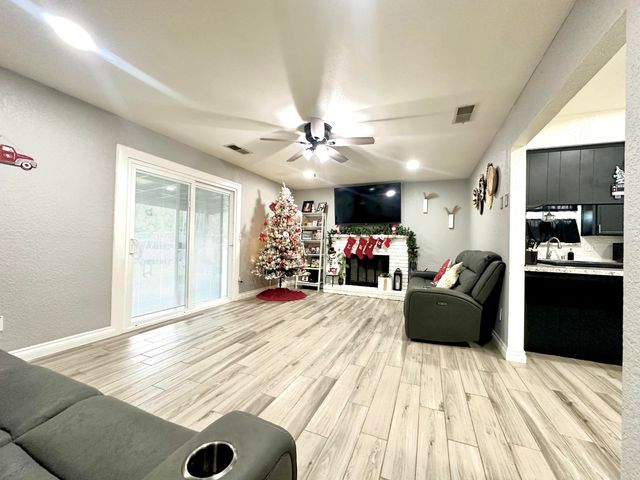 1060 W Thurman Avenue, Porterville, CA 93257