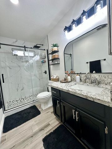 1060 W Thurman Avenue, Porterville, CA 93257