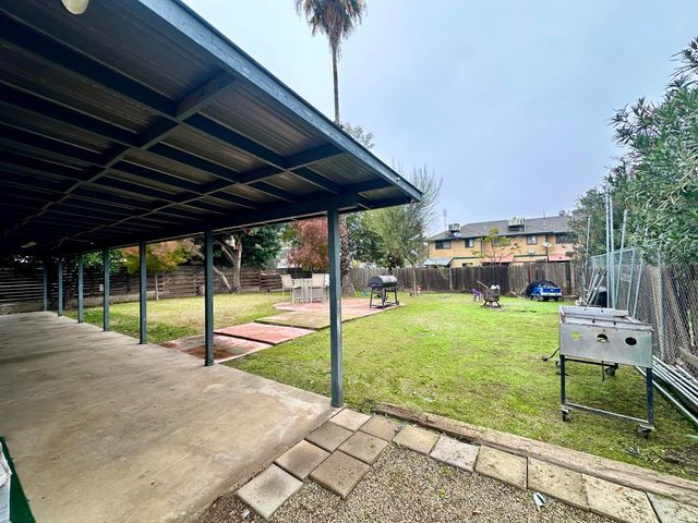 1060 W Thurman Avenue, Porterville, CA 93257