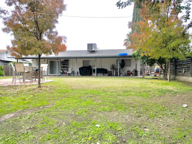 1060 W Thurman Avenue, Porterville, CA 93257