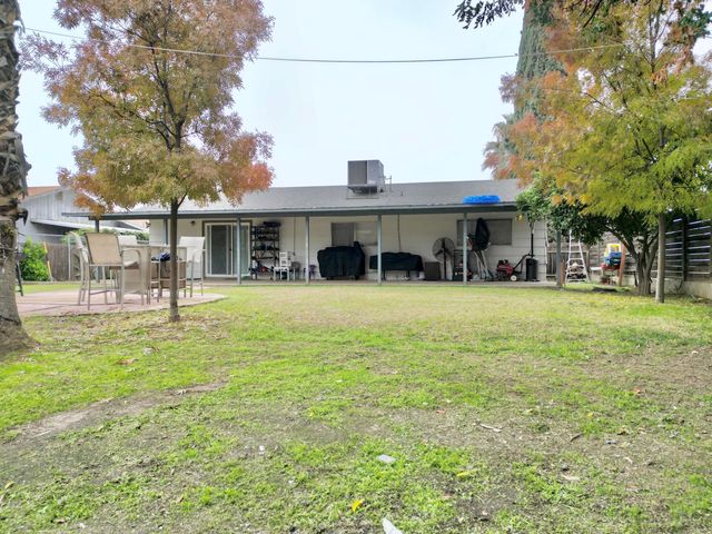 1060 W Thurman Avenue, Porterville, CA 93257