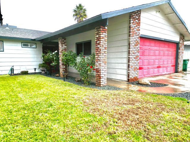 1060 W Thurman Avenue, Porterville, CA 93257