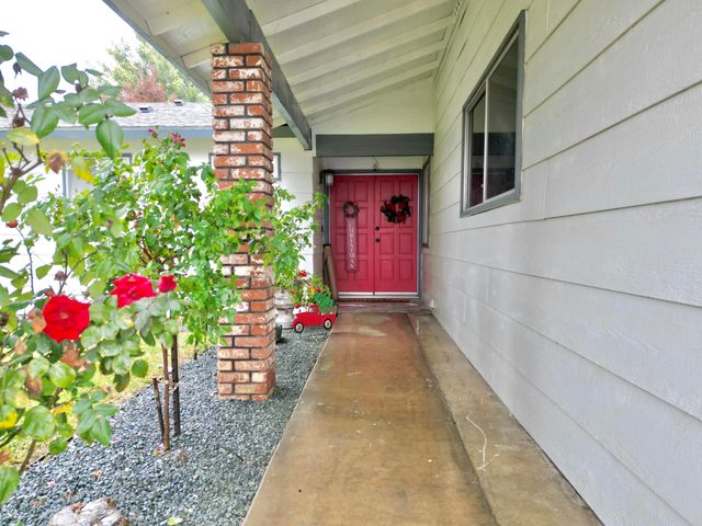 1060 W Thurman Avenue, Porterville, CA 93257