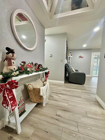 1060 W Thurman Avenue, Porterville, CA 93257