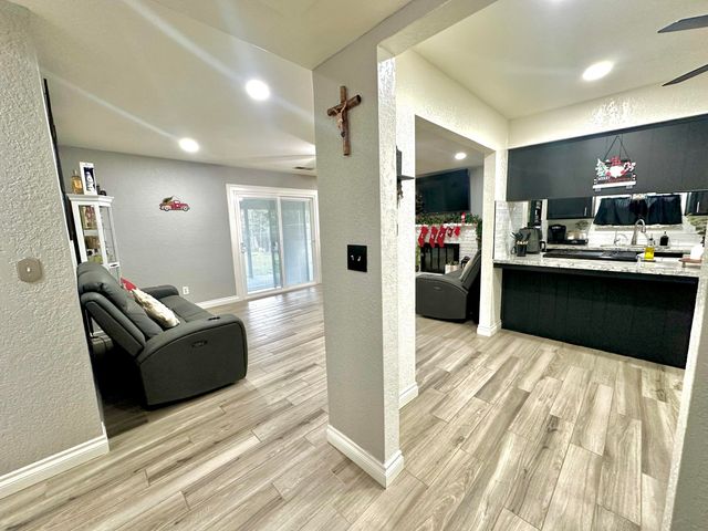 1060 W Thurman Avenue, Porterville, CA 93257