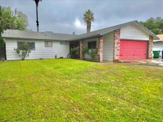 1060 W Thurman Avenue, Porterville, CA 93257