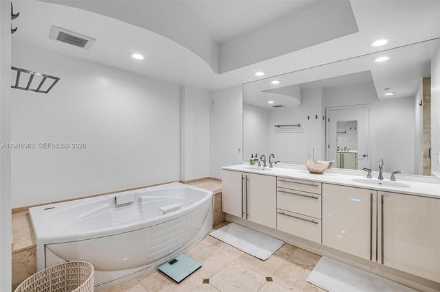 1000 S Pointe Dr 1205, Miami Beach, FL 33139