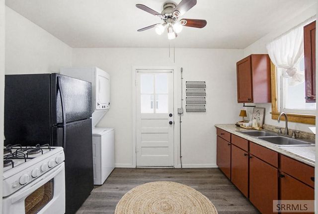 821 E 10th Street, Idaho Falls, ID 83401