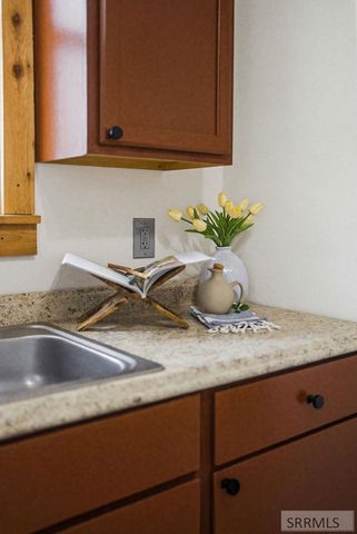 821 E 10th Street, Idaho Falls, ID 83401