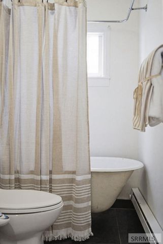 821 E 10th Street, Idaho Falls, ID 83401