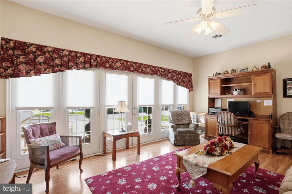Image 10 of property listing at 352 SUNBROOK LN #117, Hagerstown, MD 21742