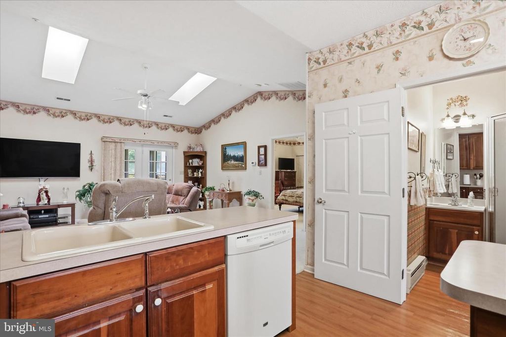 Image 15 of property listing at 352 SUNBROOK LN #117, Hagerstown, MD 21742
