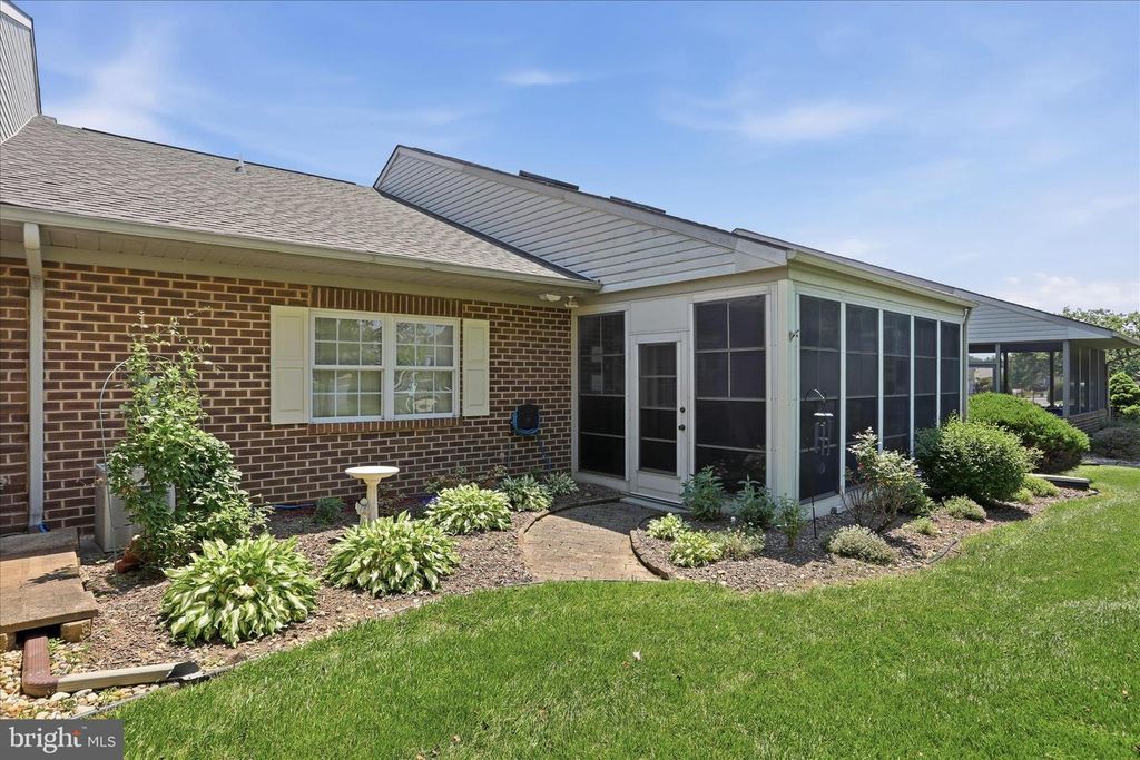 Image 33 of property listing at 352 SUNBROOK LN #117, Hagerstown, MD 21742