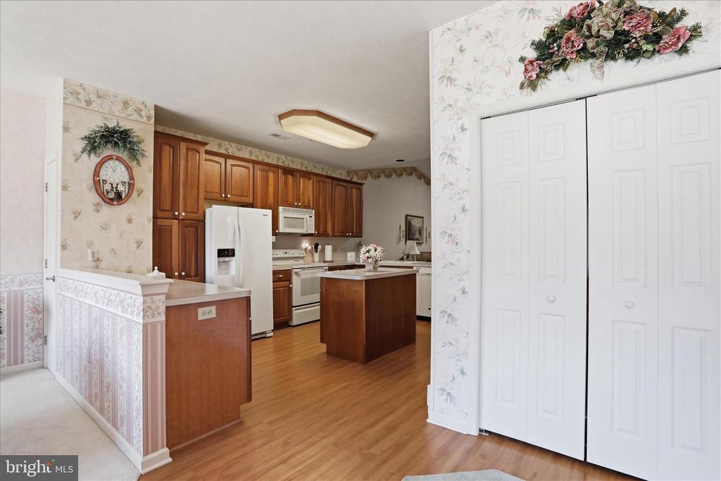 Image 4 of property listing at 352 SUNBROOK LN #117, Hagerstown, MD 21742