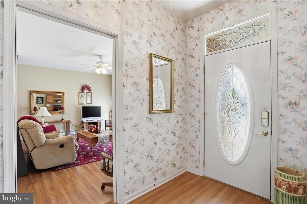 Image 5 of property listing at 352 SUNBROOK LN #117, Hagerstown, MD 21742