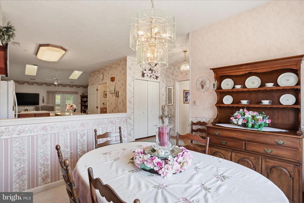 Image 7 of property listing at 352 SUNBROOK LN #117, Hagerstown, MD 21742