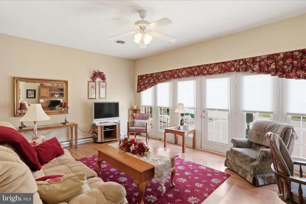 Image 8 of property listing at 352 SUNBROOK LN #117, Hagerstown, MD 21742