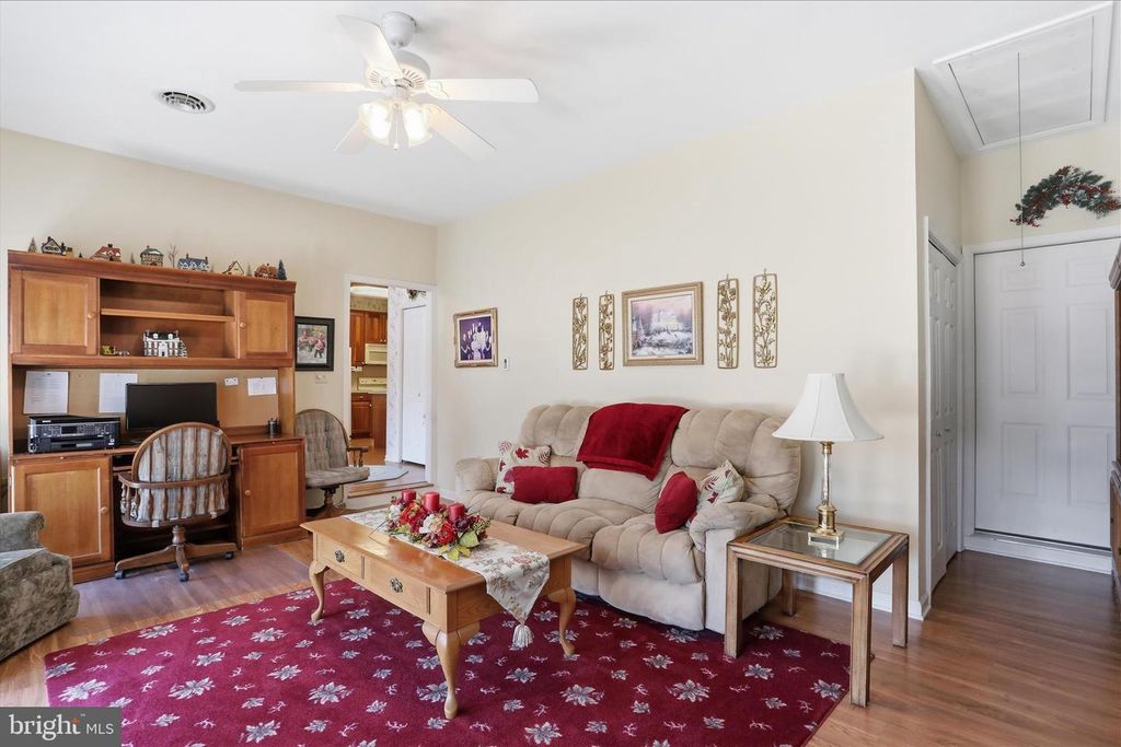 Image 9 of property listing at 352 SUNBROOK LN #117, Hagerstown, MD 21742