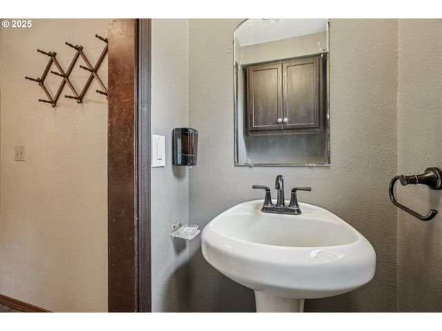 27882 S MOTE Ln, Colton, OR 97017