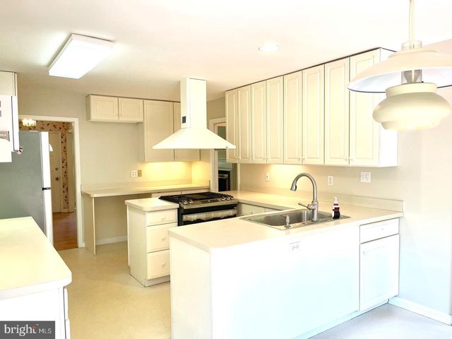 33 MONROE LN, Princeton, NJ 08540