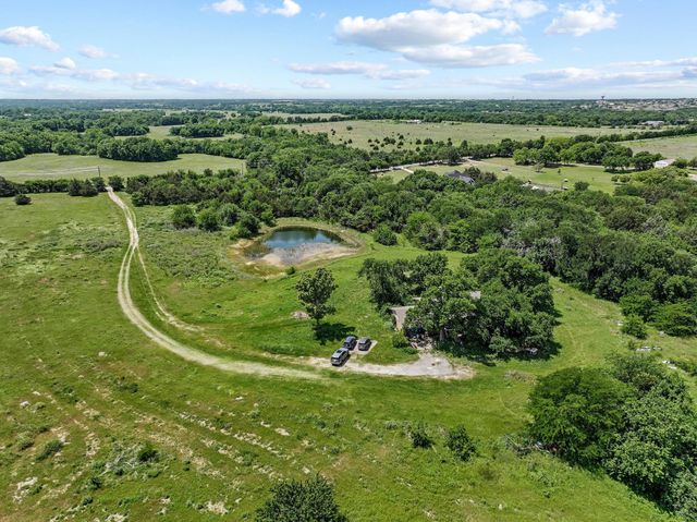 747 Vineyard Road, Gunter, TX 75058