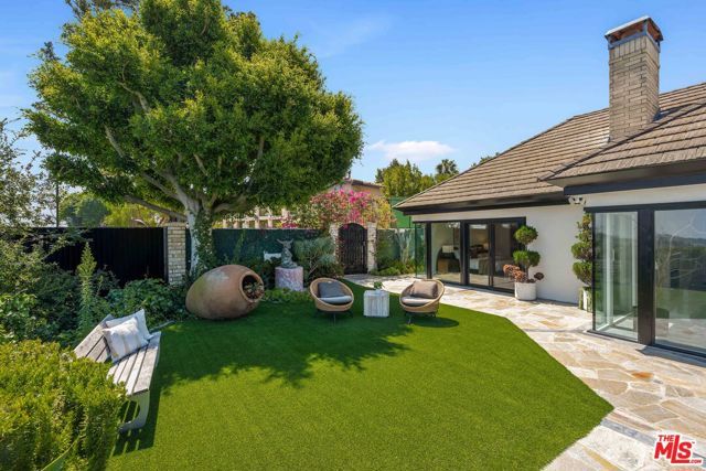 8416 Skyline Drive, Los Angeles, CA 90046
