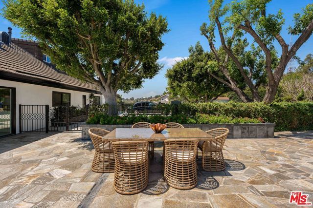 8416 Skyline Drive, Los Angeles, CA 90046