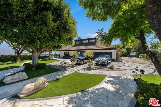 8416 Skyline Drive, Los Angeles, CA 90046