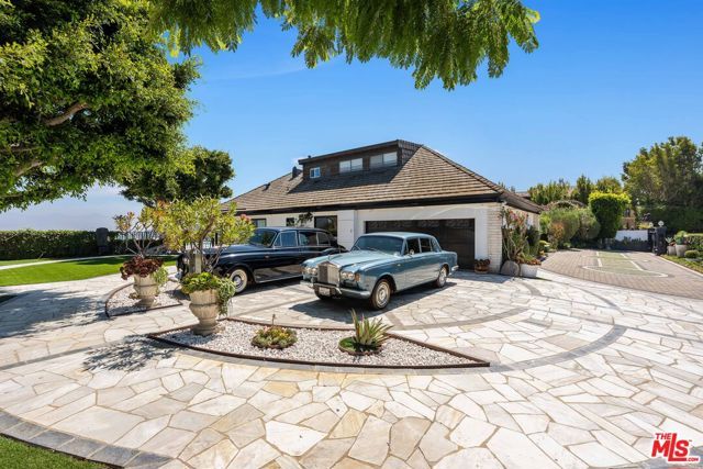 8416 Skyline Drive, Los Angeles, CA 90046